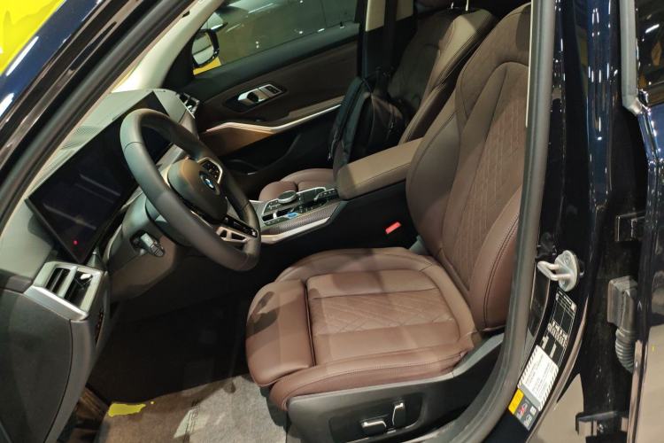 Used BMW i3 2025 eDrive 40 L Midnight Edition Left Front Seat