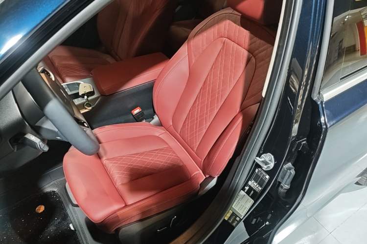 Used BMW i3 2025 eDrive 35 L Left Front Seat