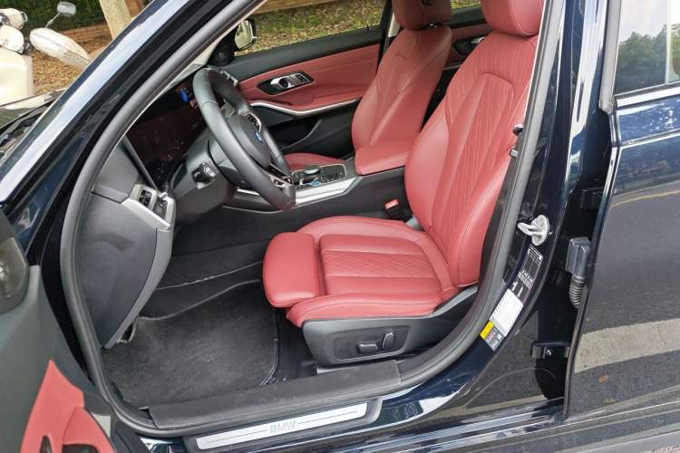 Used BMW i3 2025 eDrive 40 L Midnight Sports Package Left Front Seat