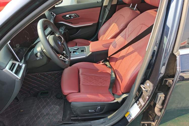 Used BMW i3 2025 eDrive 35 L Left Front Seat