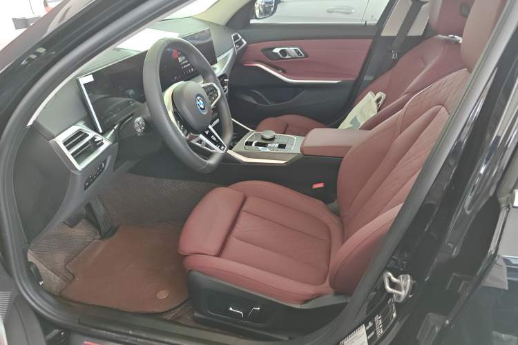 Used BMW i3 2025 eDrive 35 L Left Front Seat
