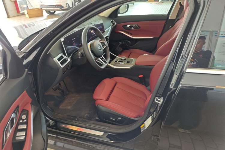 Used BMW i3 2025 eDrive 35 L Left Front Seat