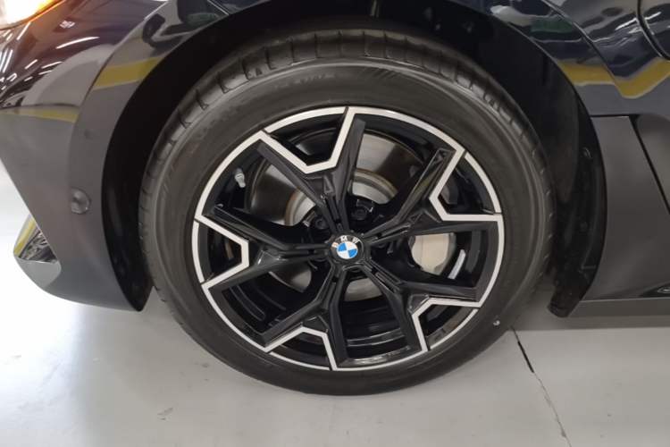 Used BMW i3 2025 eDrive 40 L Midnight Edition Left Front Wheel Hub