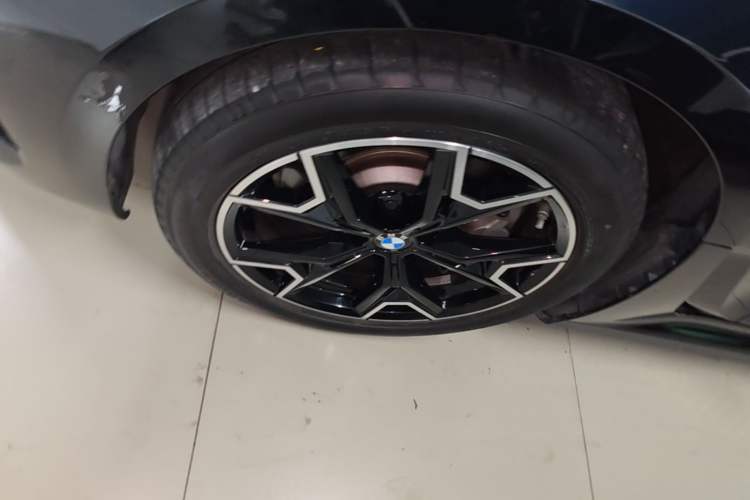 Used BMW i3 2025 eDrive 40 L Midnight Edition Left Front Wheel Hub