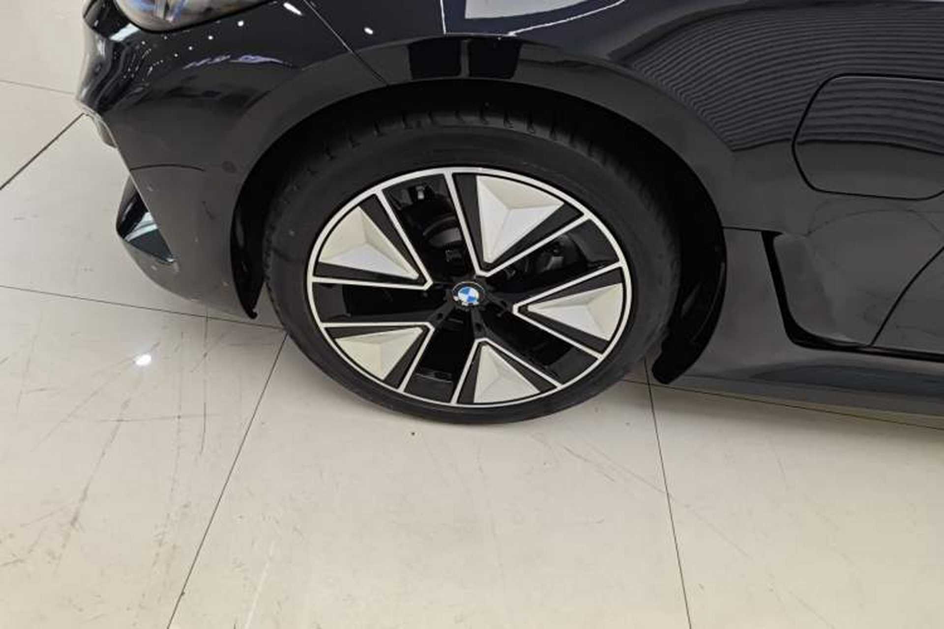 Used BMW i3 2025 eDrive 40 L Midnight Sports Package Left Front Wheel Hub