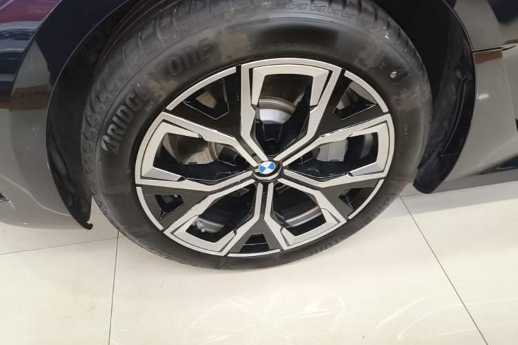 Used BMW i3 2025 eDrive 35 L Left Front Wheel Hub