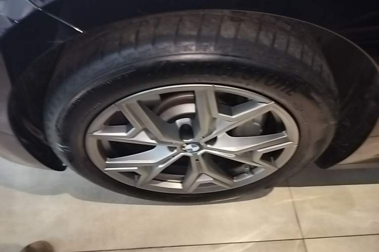 Used BMW i3 2025 eDrive 35 L Left Front Wheel Hub