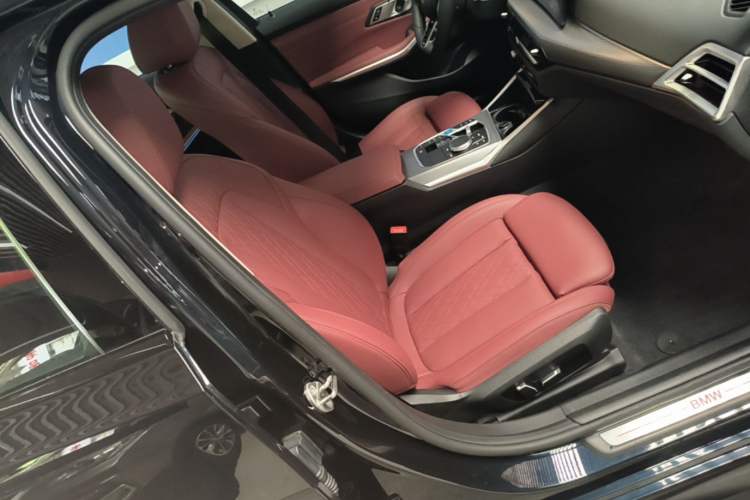 Used BMW i3 2025 eDrive 40 L Midnight Edition Right Front Seat