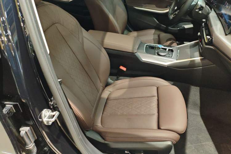 Used BMW i3 2025 eDrive 40 L Midnight Edition Right Front Seat