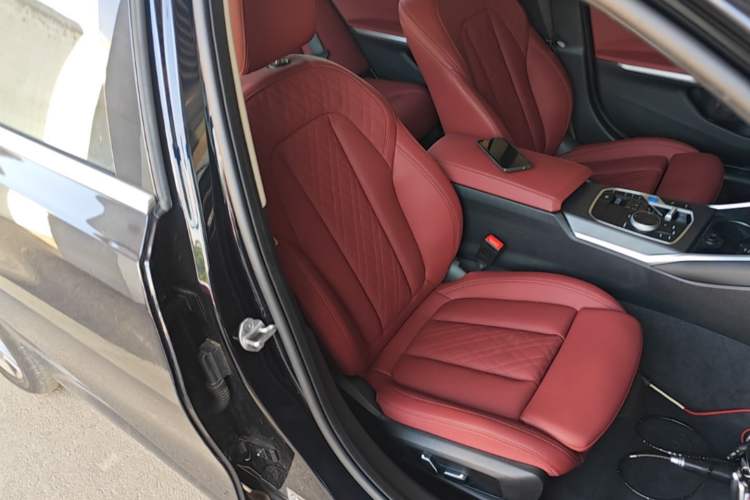 Used BMW i3 2025 eDrive 35 L Right Front Seat