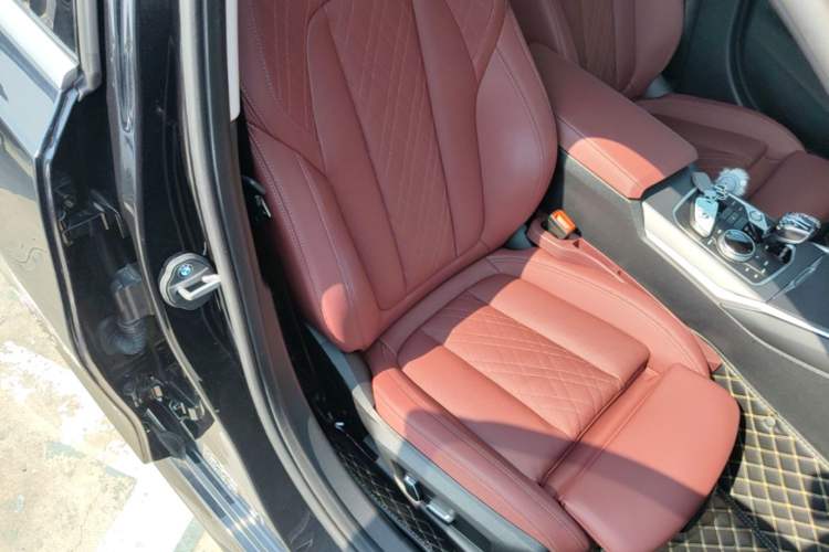 Used BMW i3 2025 eDrive 35 L Right Front Seat