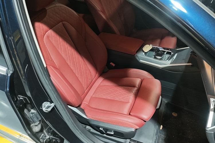 Used BMW i3 2025 eDrive 35 L Right Front Seat