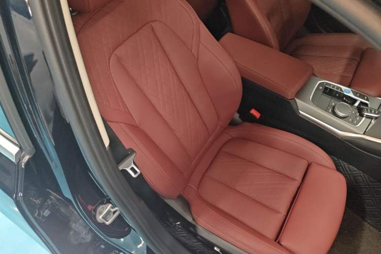 Used BMW i3 2025 eDrive 35 L Right Front Seat