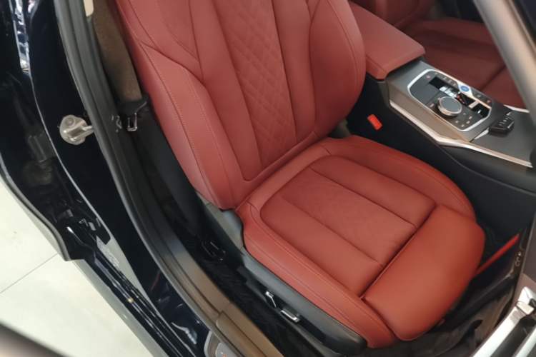 Used BMW i3 2025 eDrive 35 L Right Front Seat