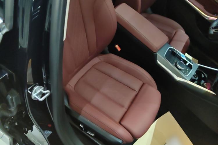 Used BMW i3 2025 eDrive 35 L Right Front Seat