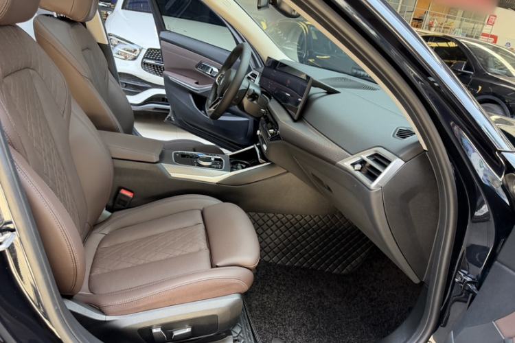 Used BMW i3 2025 eDrive 40 L Midnight Edition Right Front Seat