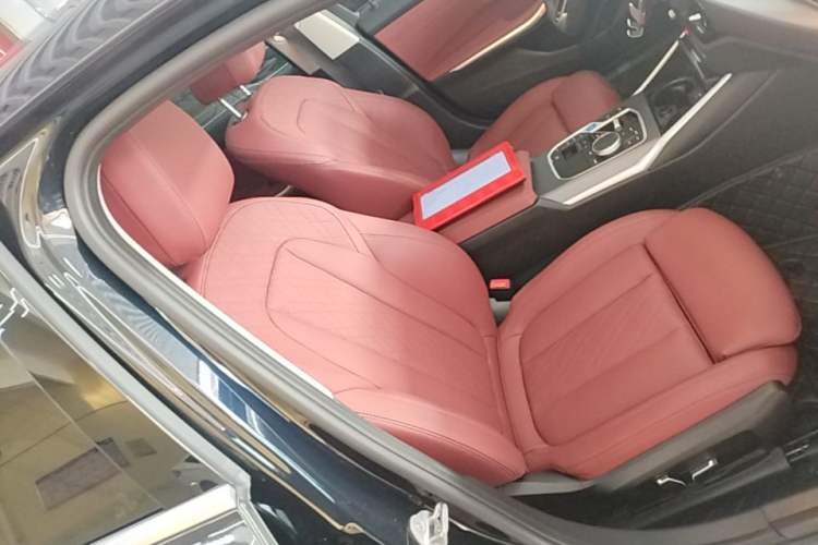 Used BMW i3 2025 eDrive 35 L Right Front Seat