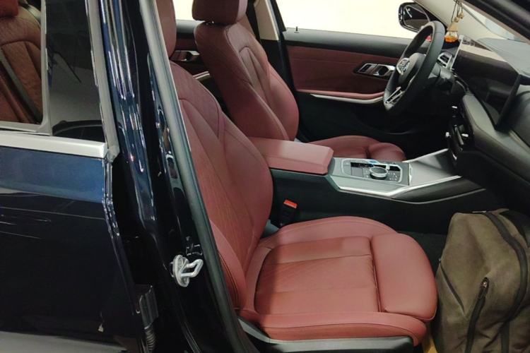 Used BMW i3 2025 eDrive 35 L Right Front Seat