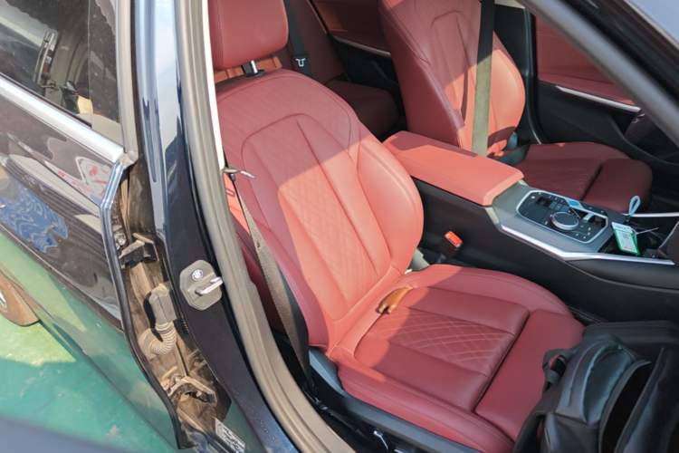 Used BMW i3 2025 eDrive 35 L Right Front Seat