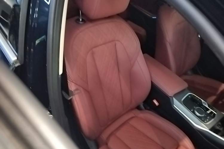 Used BMW i3 2025 eDrive 35 L Right Front Seat