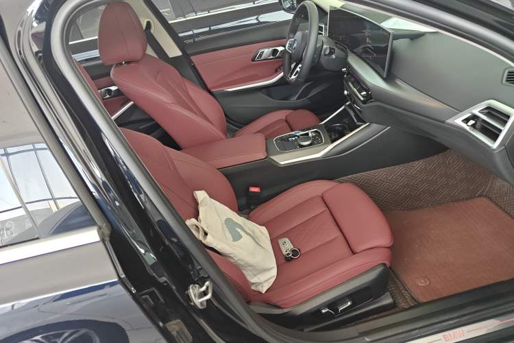Used BMW i3 2025 eDrive 35 L Right Front Seat