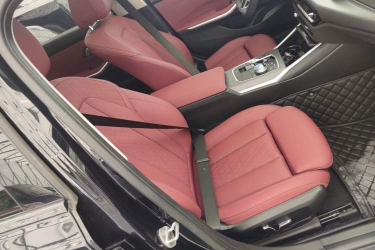 Used BMW i3 2025 eDrive 35 L Right Front Seat