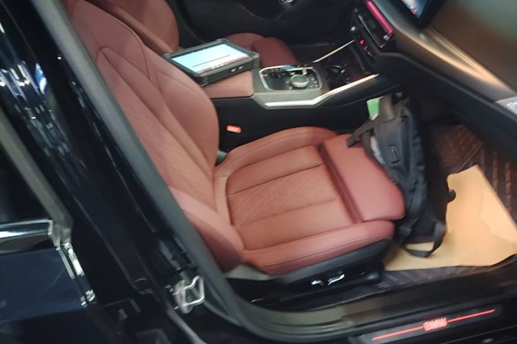 Used BMW i3 2025 eDrive 35 L Right Front Seat