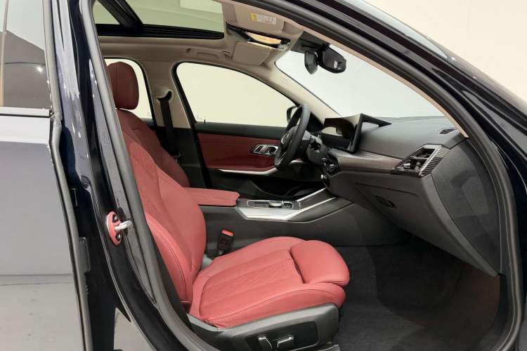 Used BMW i3 2025 eDrive 40 L Midnight Edition Right Front Seat