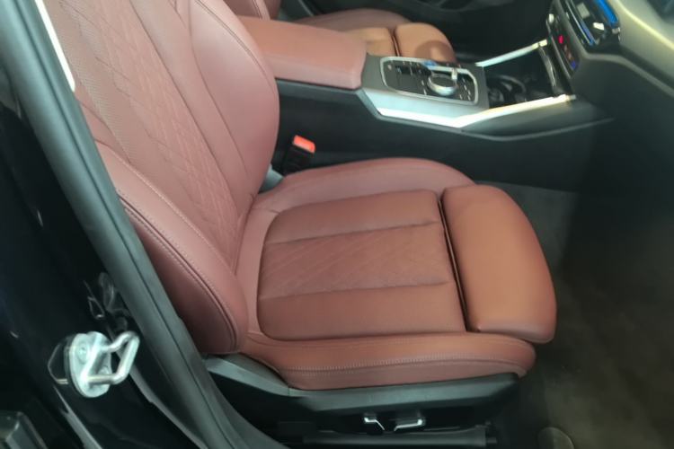 Used BMW i3 2025 eDrive 35 L Right Front Seat