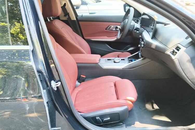 Used BMW i3 2025 eDrive 35 L Right Front Seat