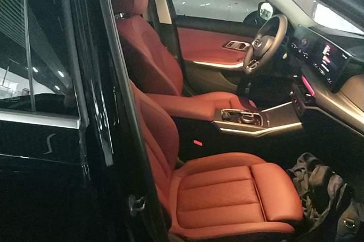 Used BMW i3 2025 eDrive 35 L Right Front Seat