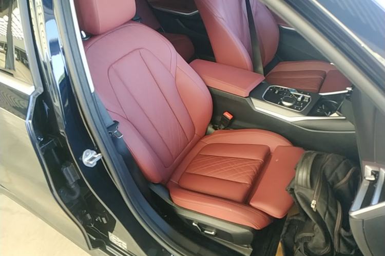 Used BMW i3 2025 eDrive 35 L Right Front Seat
