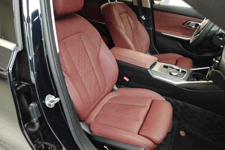 Used BMW i3 2025 eDrive 35 L Right Front Seat