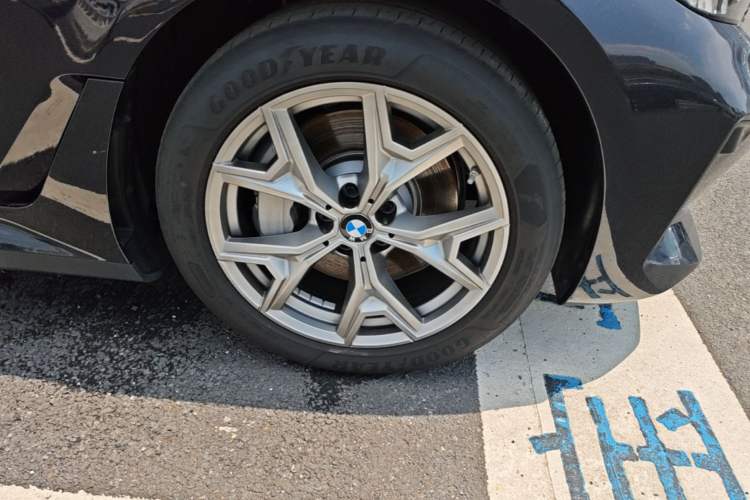 Used BMW i3 2025 eDrive 35 L Right Front Wheel Hub