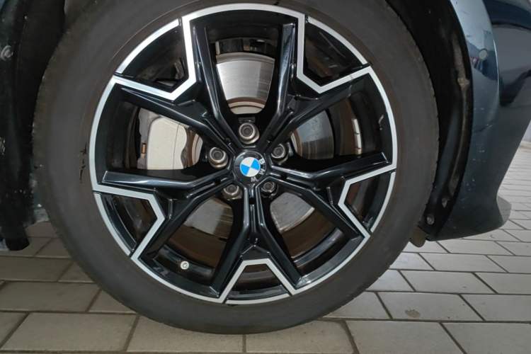 Used BMW i3 2025 eDrive 40 L Midnight Edition Right Front Wheel Hub