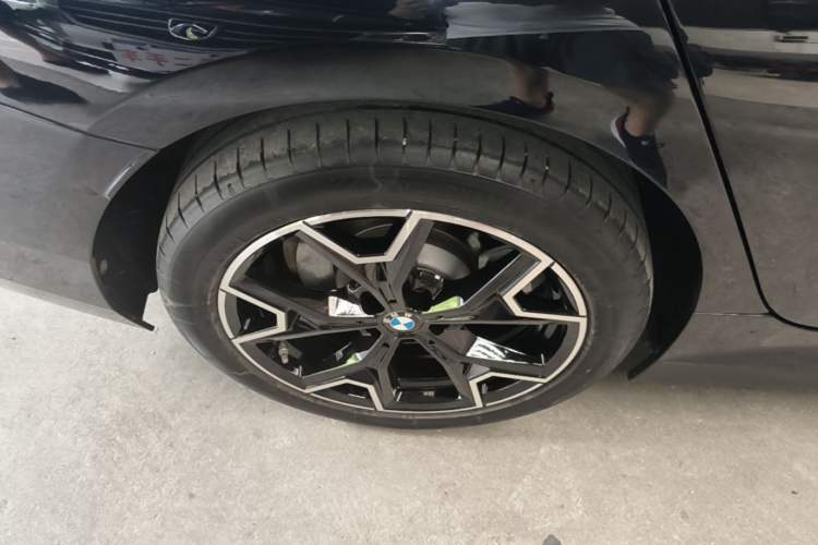 Used BMW i3 2025 eDrive 40 L Midnight Edition Right Rear Wheel Hub