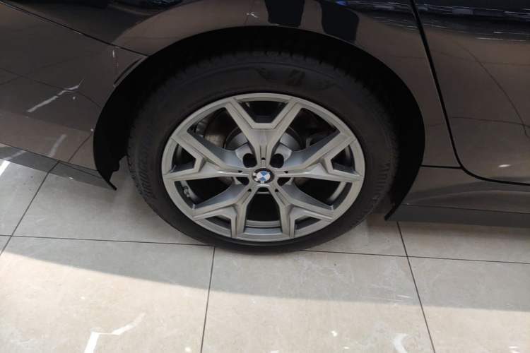 Used BMW i3 2025 eDrive 35 L Right Rear Wheel Hub