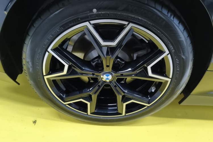 Used BMW i3 2025 eDrive 40 L Midnight Edition Right Rear Wheel Hub