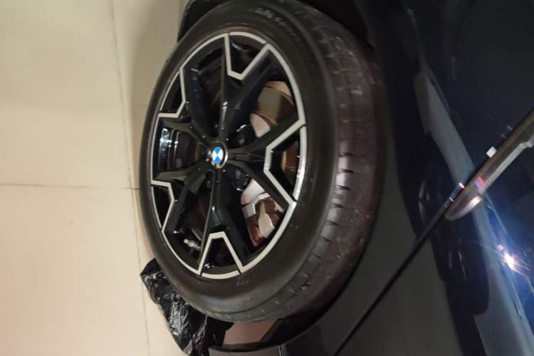 Used BMW i3 2025 eDrive 40 L Midnight Edition Right Rear Wheel Hub