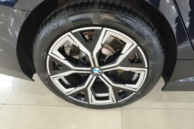 Used BMW i3 2025 eDrive 35 L Right Rear Wheel Hub