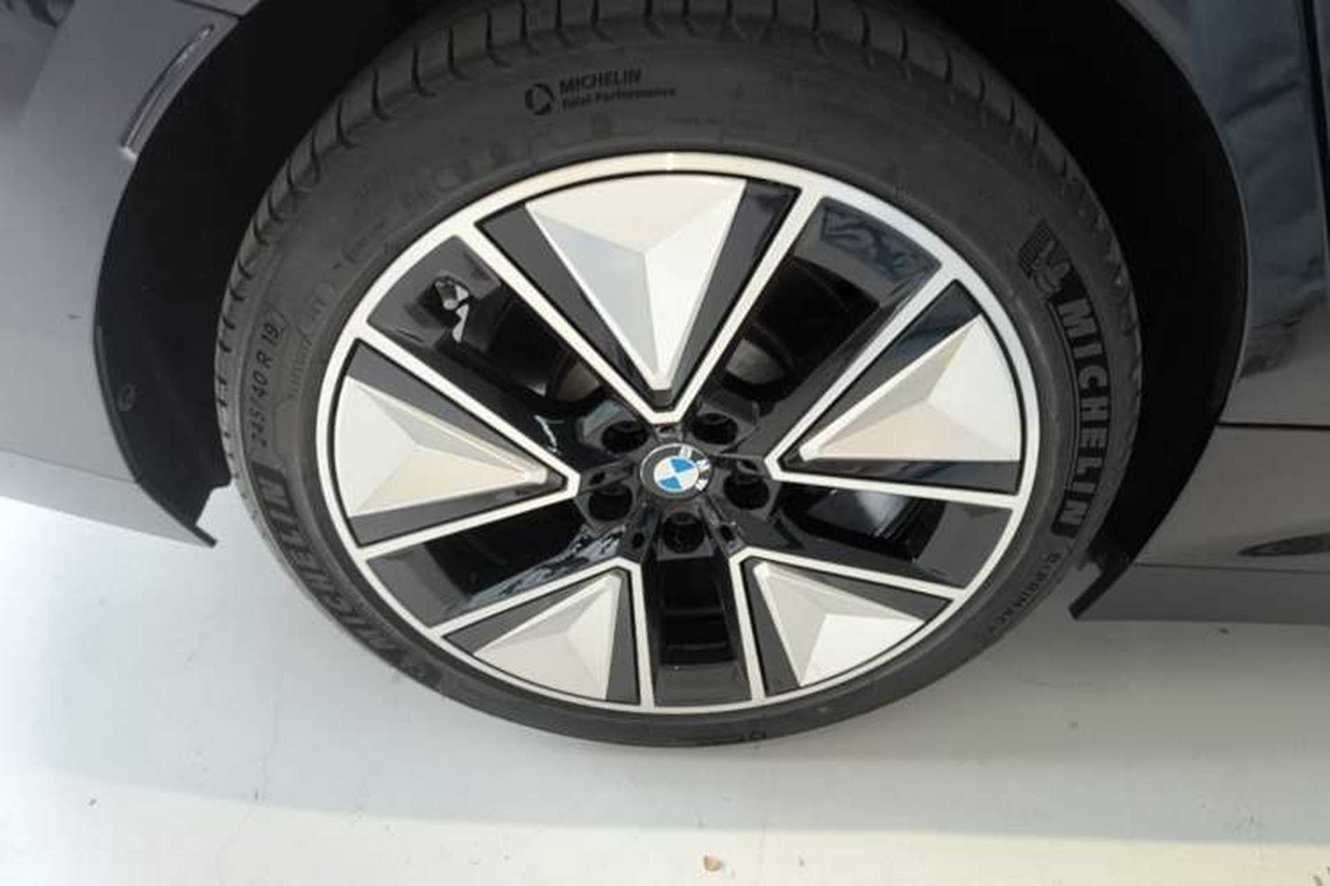 Used BMW i3 2025 eDrive 40 L Midnight Sports Package Right Rear Wheel Hub