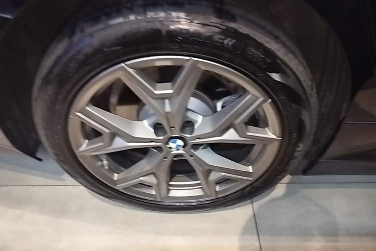Used BMW i3 2025 eDrive 35 L Right Rear Wheel Hub