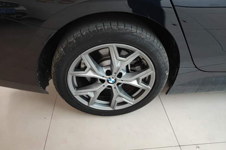 Used BMW i3 2025 eDrive 35 L Right Rear Wheel Hub