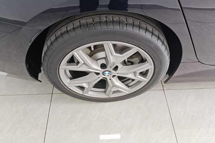 Used BMW i3 2025 eDrive 35 L Right Rear Wheel Hub