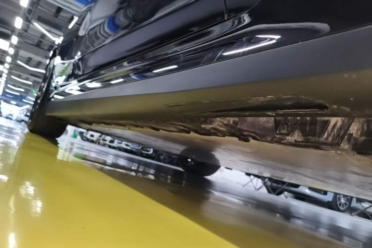 Used BMW i3 2025 eDrive 40 L Midnight Edition Right Side Sill