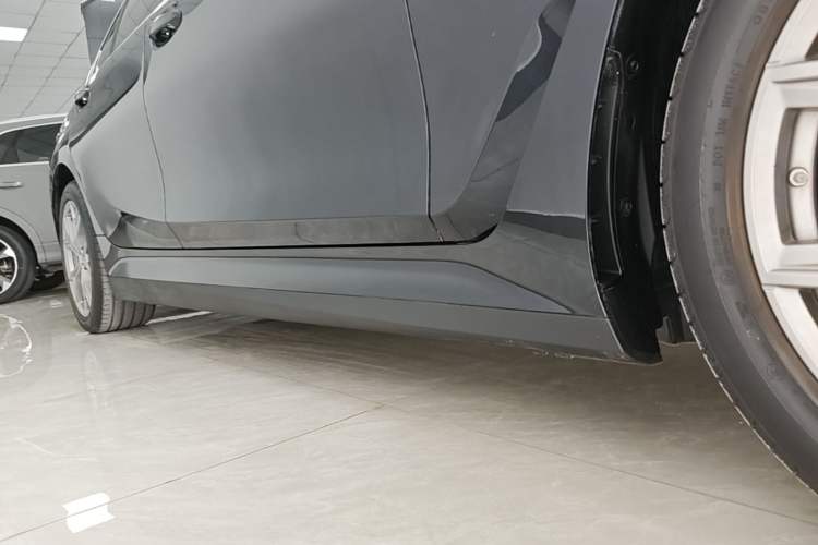 Used BMW i3 2025 eDrive 35 L Right Side Sill