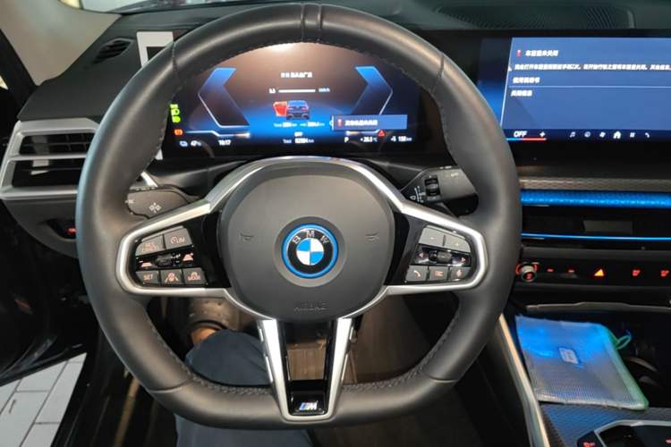 Used BMW i3 2025 eDrive 40 L Midnight Edition Steering Wheel