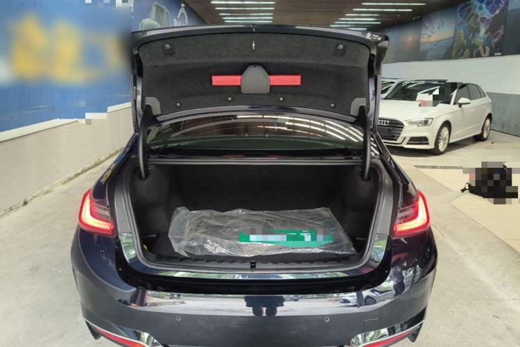 Used BMW i3 2025 eDrive 40 L Midnight Edition Trunk