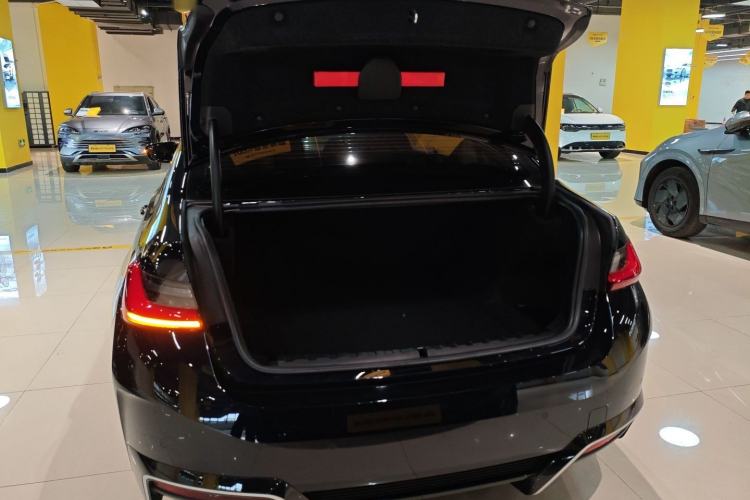 Used BMW i3 2025 eDrive 40 L Midnight Edition Trunk