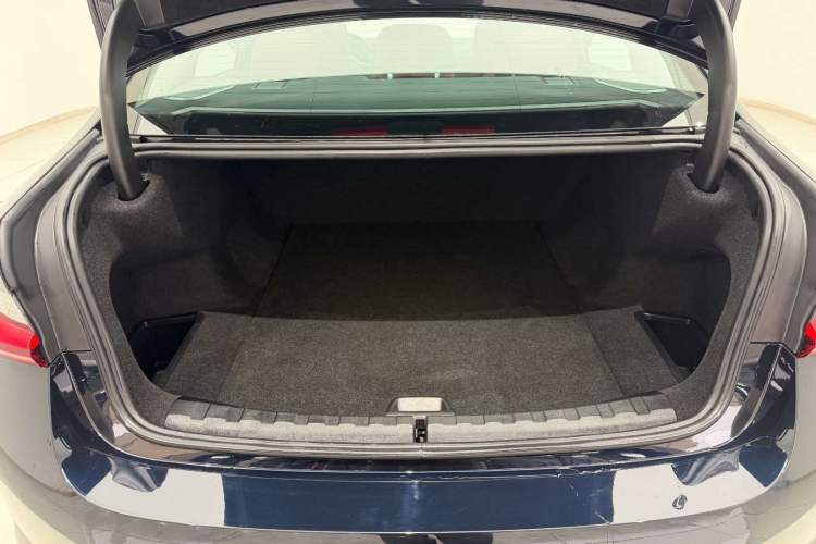 Used BMW i3 2025 eDrive 40 L Midnight Sports Package Trunk